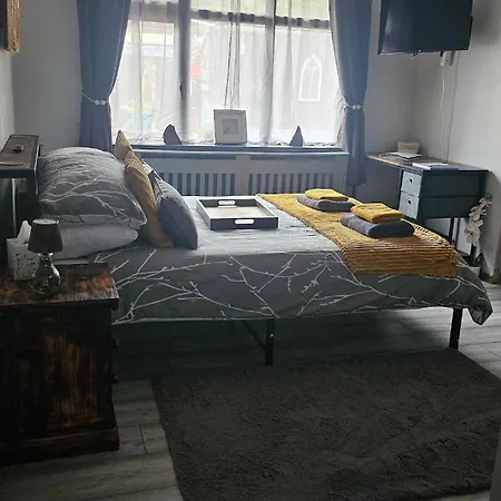 Private 1 Bedroom *